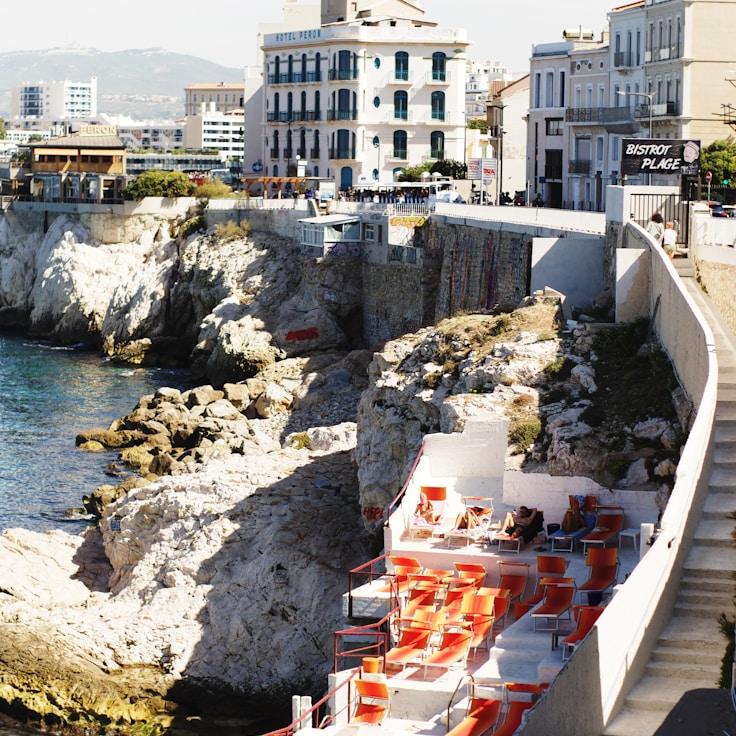 Outdoor terrace seating suitable for families in Seattle